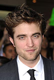 How tall is Robert Pattinson?